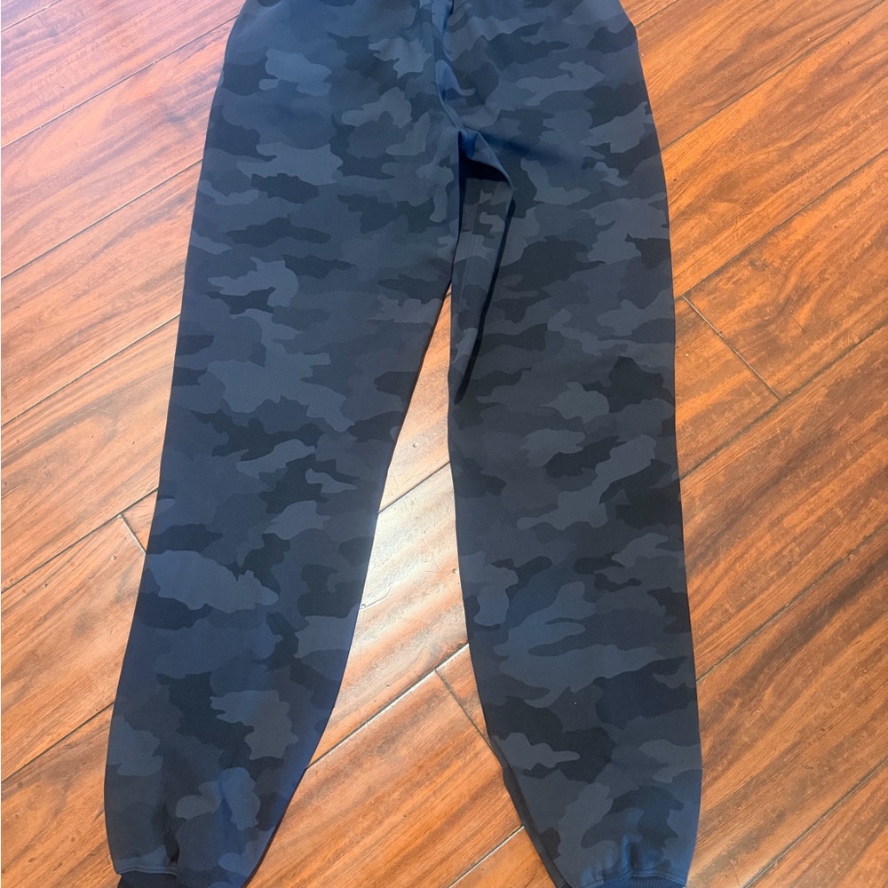 Lululemon Athletica Black Camouflage Joggers - Picture 4 of 4